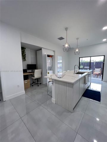 7825 NW 104th Ave 3, Doral, FL 33178