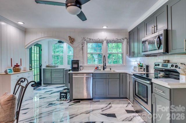 112 Kinwood Street, Morganton, NC 28655