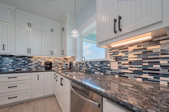 1126 Island Boulevard, Crystal Beach, TX 77650