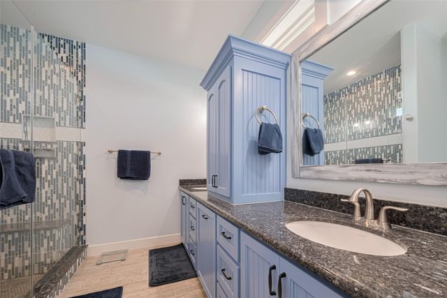 1126 Island Boulevard, Crystal Beach, TX 77650