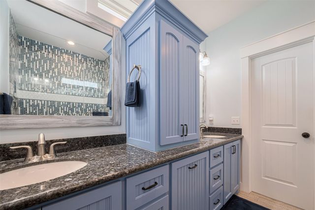 1126 Island Boulevard, Crystal Beach, TX 77650