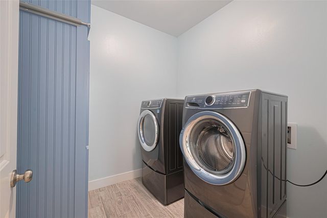 1126 Island Boulevard, Crystal Beach, TX 77650