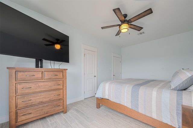 1126 Island Boulevard, Crystal Beach, TX 77650