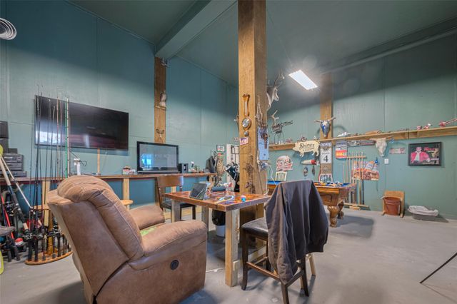 1126 Island Boulevard, Crystal Beach, TX 77650