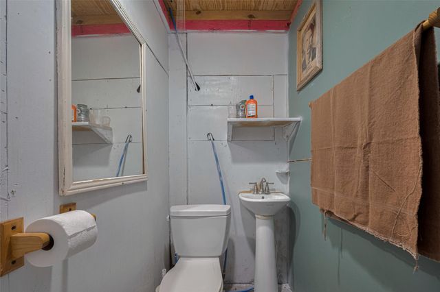 1126 Island Boulevard, Crystal Beach, TX 77650