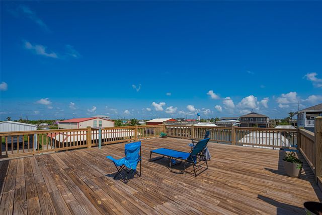 1126 Island Boulevard, Crystal Beach, TX 77650