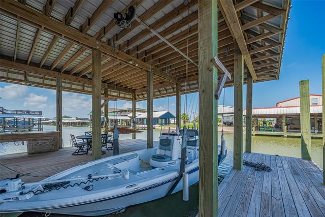 1126 Island Boulevard, Crystal Beach, TX 77650