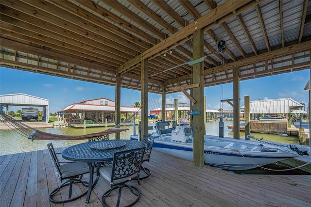 1126 Island Boulevard, Crystal Beach, TX 77650