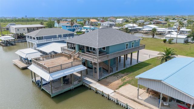 1126 Island Boulevard, Crystal Beach, TX 77650