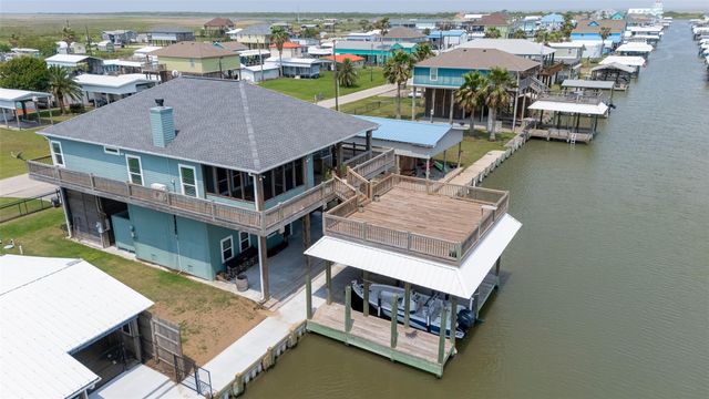 1126 Island Boulevard, Crystal Beach, TX 77650