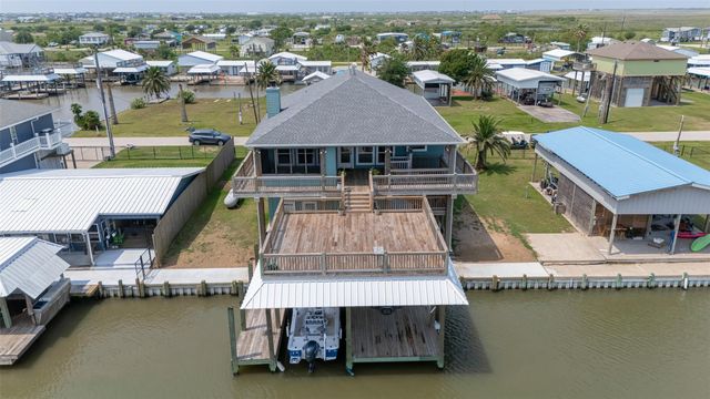 1126 Island Boulevard, Crystal Beach, TX 77650