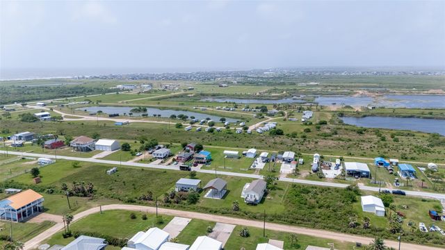1126 Island Boulevard, Crystal Beach, TX 77650