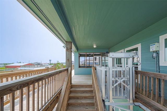 1126 Island Boulevard, Crystal Beach, TX 77650