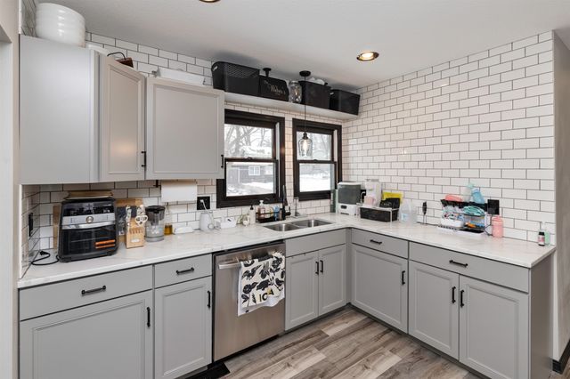 1637 Huntland Drive, Des Moines, IA 50310