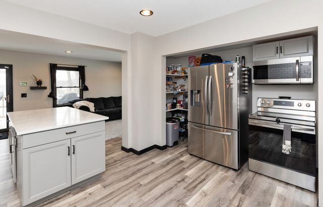 1637 Huntland Drive, Des Moines, IA 50310