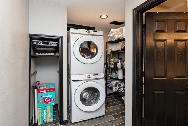 1637 Huntland Drive, Des Moines, IA 50310