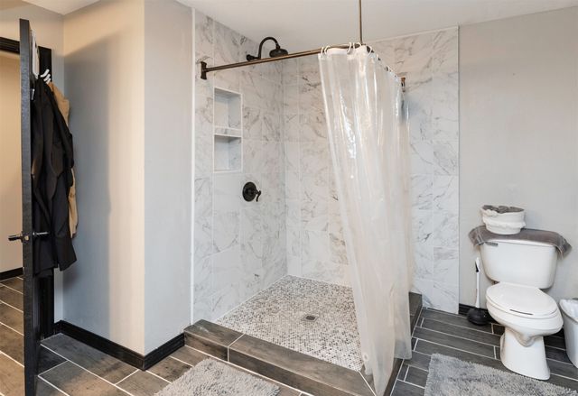 1637 Huntland Drive, Des Moines, IA 50310