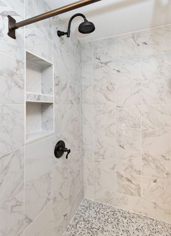 1637 Huntland Drive, Des Moines, IA 50310