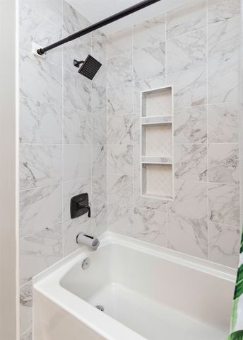 1637 Huntland Drive, Des Moines, IA 50310