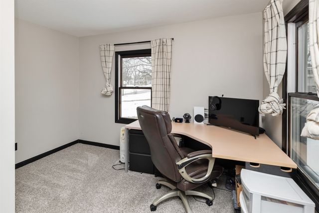 1637 Huntland Drive, Des Moines, IA 50310