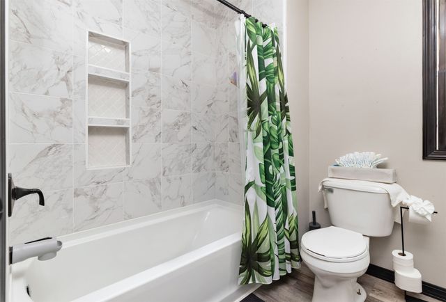 1637 Huntland Drive, Des Moines, IA 50310