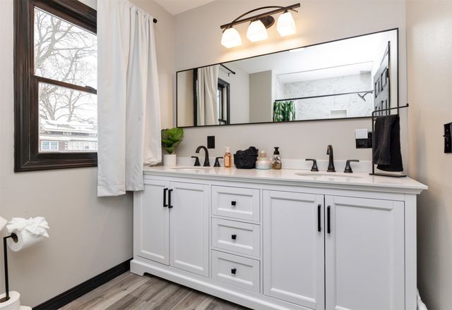 1637 Huntland Drive, Des Moines, IA 50310