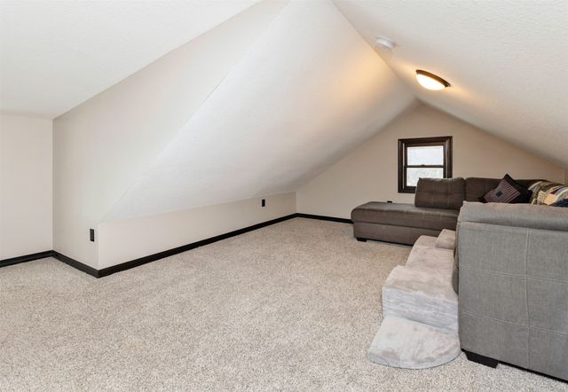 1637 Huntland Drive, Des Moines, IA 50310