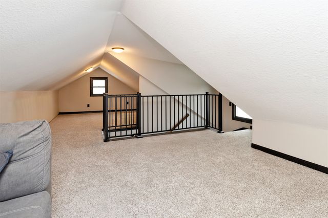 1637 Huntland Drive, Des Moines, IA 50310