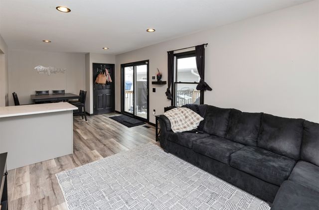 1637 Huntland Drive, Des Moines, IA 50310