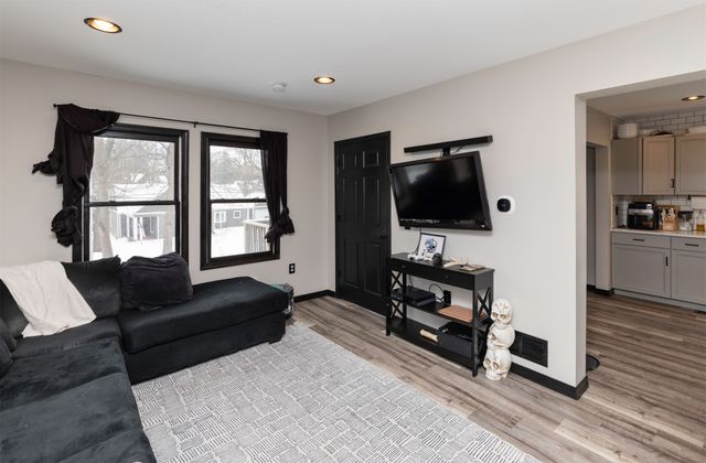 1637 Huntland Drive, Des Moines, IA 50310