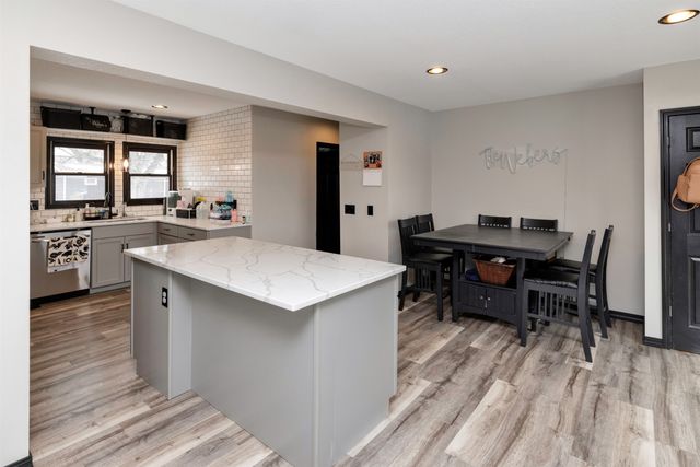 1637 Huntland Drive, Des Moines, IA 50310