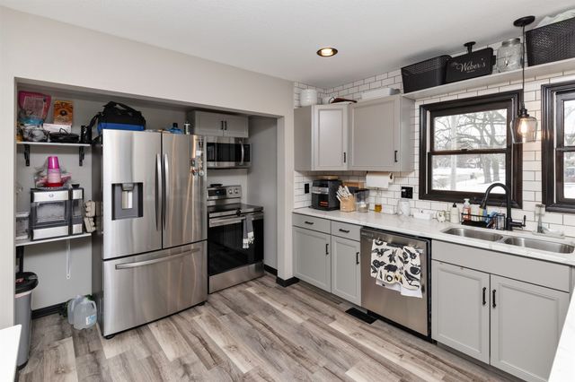 1637 Huntland Drive, Des Moines, IA 50310