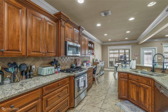 814 Dumaine Drive, Bossier City, LA 71111