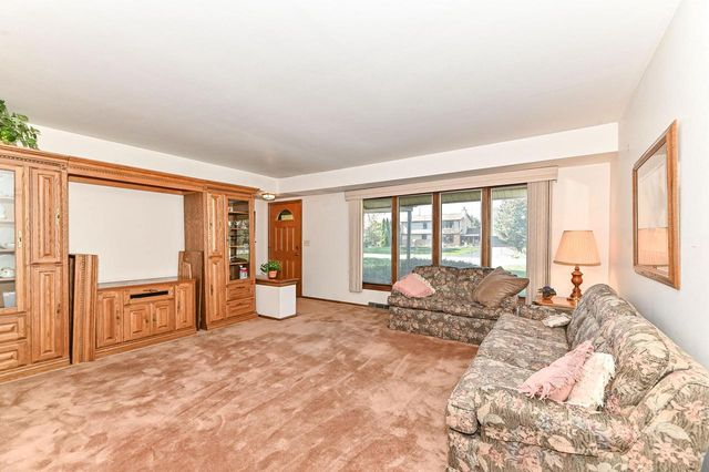 7684 S Logan AVENUE, Oak Creek, WI 53154