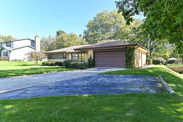 7684 S Logan AVENUE, Oak Creek, WI 53154
