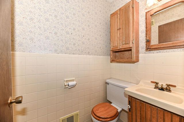 7684 S Logan AVENUE, Oak Creek, WI 53154