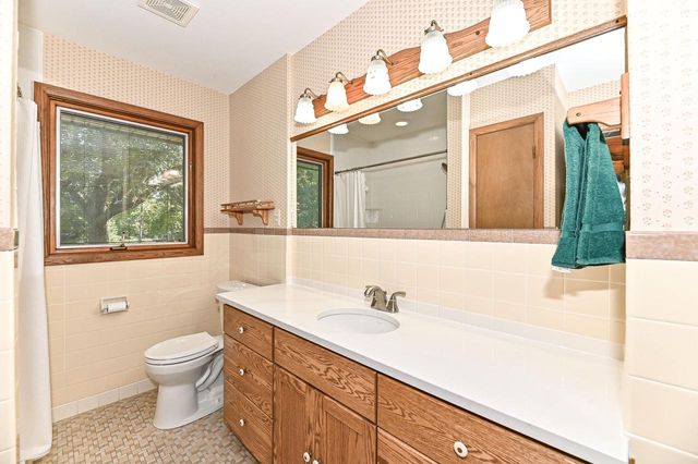 7684 S Logan AVENUE, Oak Creek, WI 53154