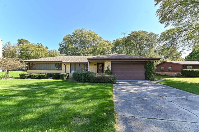 7684 S Logan AVENUE, Oak Creek, WI 53154
