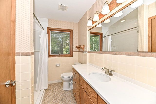 7684 S Logan AVENUE, Oak Creek, WI 53154