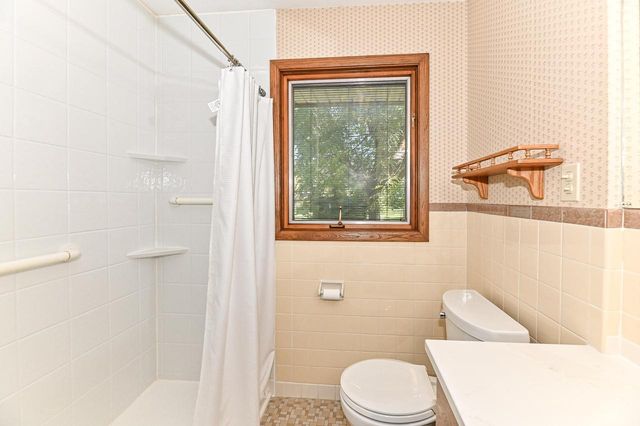 7684 S Logan AVENUE, Oak Creek, WI 53154