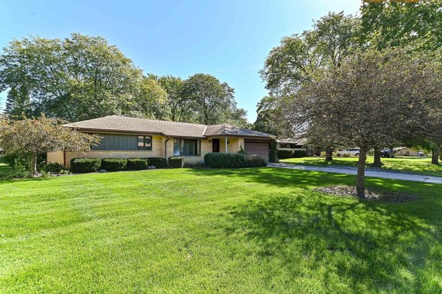 7684 S Logan AVENUE, Oak Creek, WI 53154