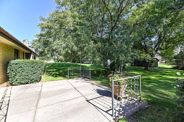 7684 S Logan AVENUE, Oak Creek, WI 53154