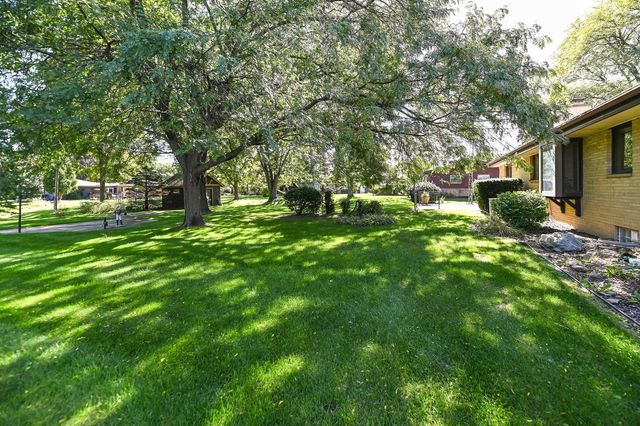 7684 S Logan AVENUE, Oak Creek, WI 53154