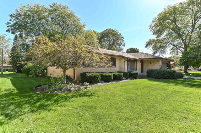 7684 S Logan AVENUE, Oak Creek, WI 53154