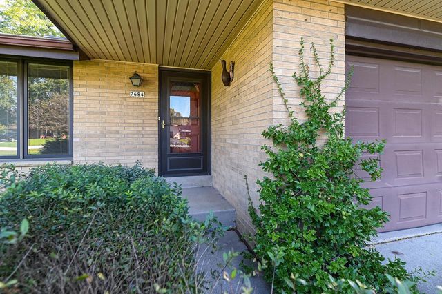 7684 S Logan AVENUE, Oak Creek, WI 53154