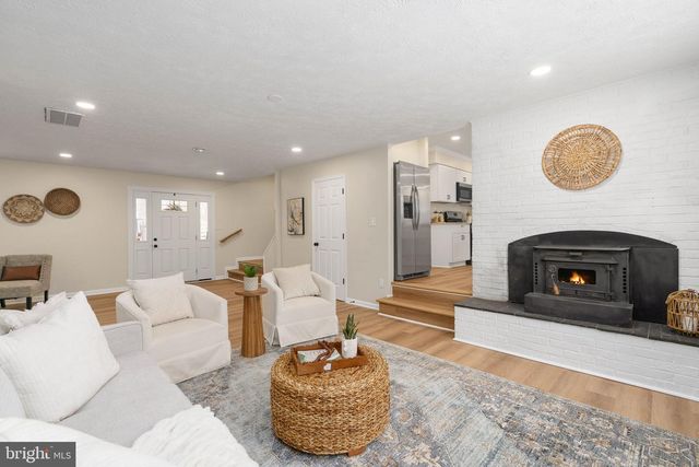 3234 RIVERVIEW DR, Triangle, VA 22172