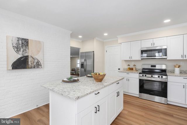 3234 RIVERVIEW DR, Triangle, VA 22172