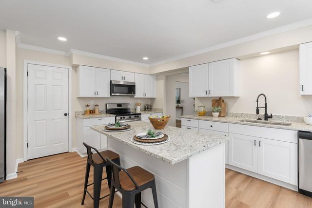 3234 RIVERVIEW DR, Triangle, VA 22172