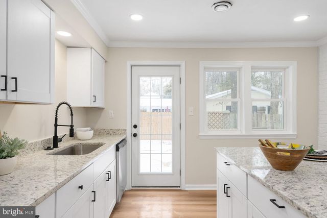 3234 RIVERVIEW DR, Triangle, VA 22172