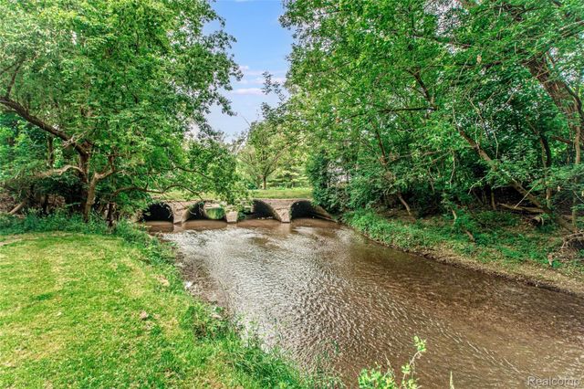 21993 Riverview Drive, Beverly Hills Village, MI 48025